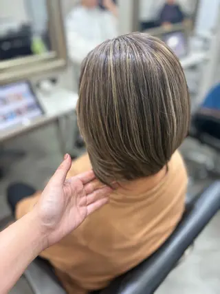 カラー 江波戸 恵のヘアスタイル