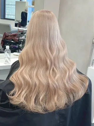 セミロング カラー 🫧ミルクティー ブリーチRIKU🫧のヘアスタイル