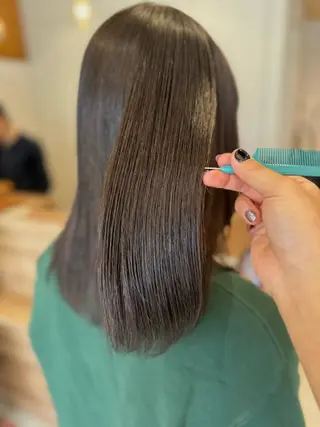 ミディアム Oasisgarden所属・レイヤー/ブリーチ MOMOのヘアスタイル