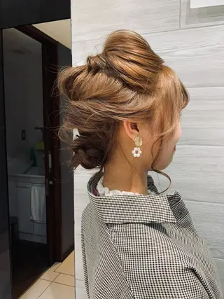 ミディアム ヘアアレンジ glow所属・嶋田 遥奈のマツエク・マツパデザイン