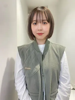 ショート ボブ/ハイトーン REINAのヘアスタイル