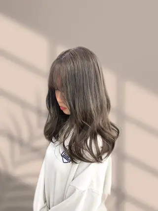 セミロング カラー くすみミルクティー／ ブラウン🪡TOWAのヘアスタイル