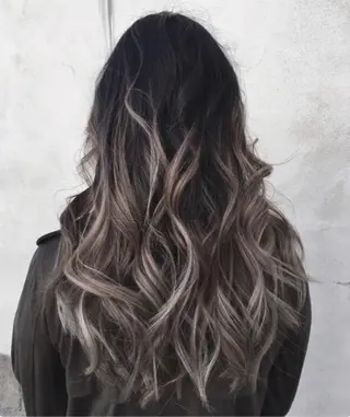 ミディアム カラー ヘアアレンジ ケア剤オタク×海外 ヘア長谷川裕起のヘアスタイル