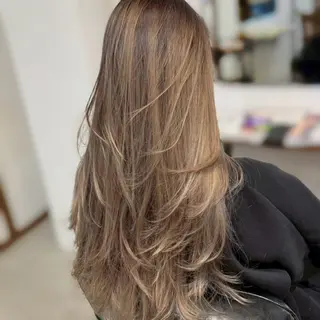 ロング 坂本 璃里杏のヘアスタイル