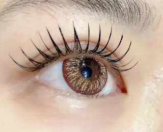 マツエク・マツパ FLY NAIL&Eyelash Salon 梅田店所属・YUKI FUKUMARUのマツエク・マツパデザイン