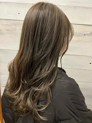 セミロング カラー 小池 楓のヘアスタイル