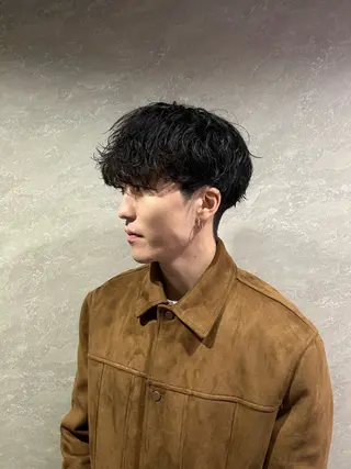 メンズ 新宿 韓国 シャドウパーマ 志龍のヘアスタイル