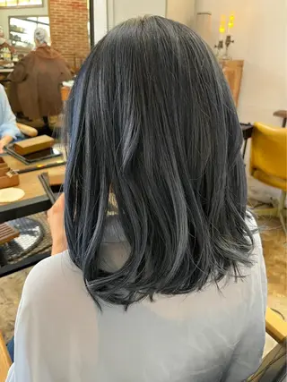 ミディアム カラー 平良 那生のヘアスタイル