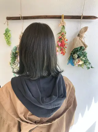 ミディアム カラー 西 めぐみのヘアスタイル