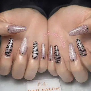 ネイル 💕鈴木ユリ パラジェル/オフ無料のネイルデザイン