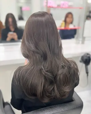 ロング カラー オリーブカラー🫒 レイヤーカット✂︎のヘアスタイル