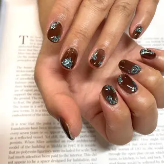 ネイル anyora nail salon所属・大人ワンホン キラキラ／Ayanoのネイルデザイン