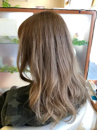 カラー 牧野 佳樹のヘアスタイル