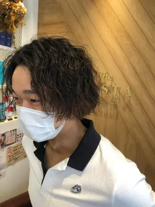 ショート パーマ メンズ 鈴村 大介のヘアスタイル
