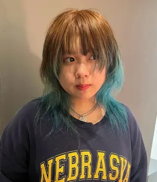 ミディアム カラー Haco＋所属・ウルフ/レイヤー Miinaのヘアスタイル