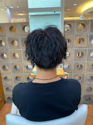 ミディアム パーマ メンズ プロフィールを ご覧くださいのヘアスタイル