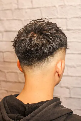 ショート パーマ メンズ 銀座マツナガ新宿野村ビル店所属・メンズカット 佐藤優菜のヘアスタイル