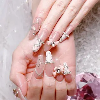 ネイル Queening 🦋のネイルデザイン