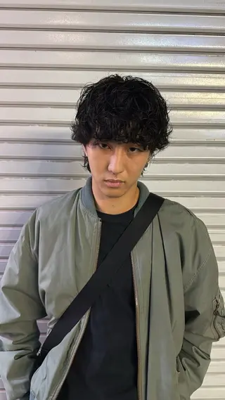 ミディアム パーマ OVARL/ トワ/メンズパーマのヘアスタイル