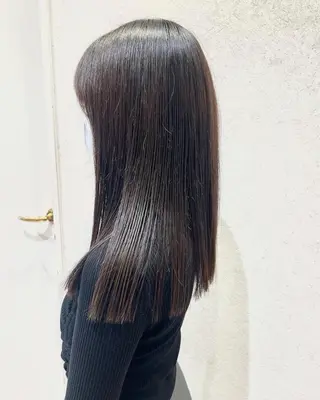 ミディアム Oasisgarden所属・レイヤー/ブリーチ MOMOのヘアスタイル