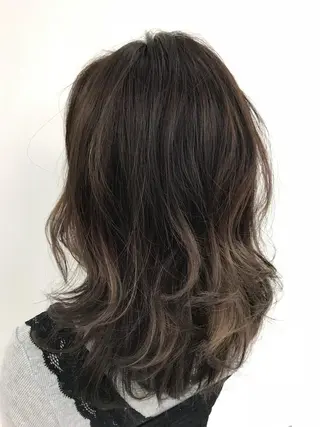 セミロング 縮毛矯正/髪質改善 継続する美髪のヘアスタイル