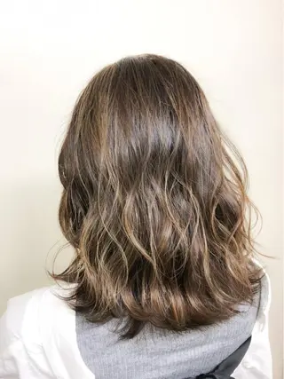セミロング パーマ ウサミ マイのヘアスタイル