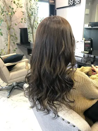 ロング カラー FAVORE 【ファヴォーレ】のヘアスタイル