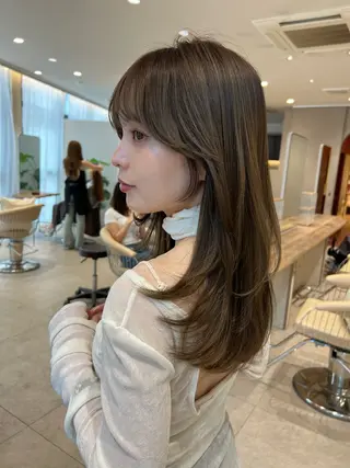 セミロング カラー MOE 透明感カラーのヘアスタイル