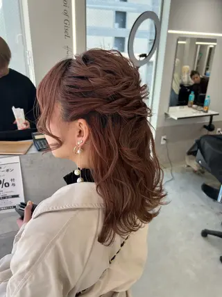 ミディアム maya レイヤーカットのヘアスタイル