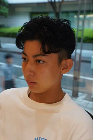 ミディアム モチヅキ タツキのヘアスタイル