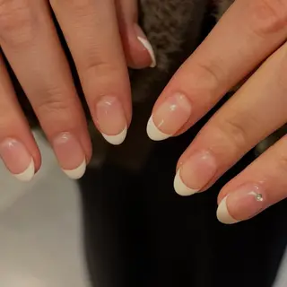 ネイル 𝑟𝑖𝑠𝑎 🕯‎🤍のネイルデザイン