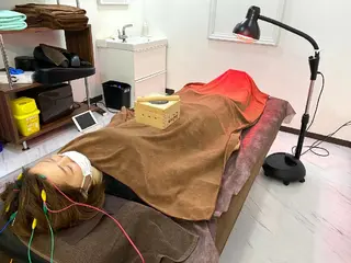 セミロング カラー パーマ ヘアアレンジ メンズ ネイル キッズ マツエク・マツパ 鍼灸サロンKEYAKI所属・美容鍼灸師 皆吉 秀樹のエステ・リラクイメージ