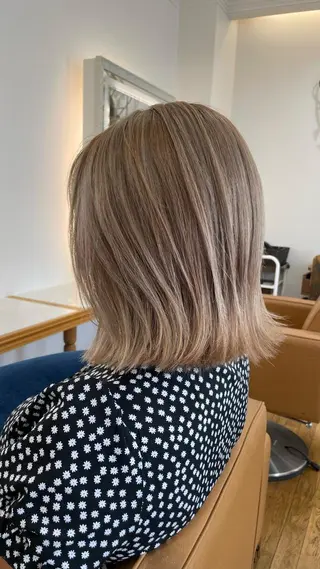 ミディアム ブリーチ毛矯正.髪質 改善.髪にドラマをのヘアスタイル