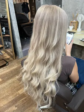 ロング Navy （ネイビー）のヘアスタイル