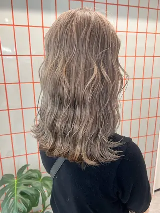 ロング カラー PELE所属・盛れる💖ミルクティ ー💍🎀yuiのヘアスタイル