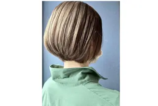 ショート カラー ✨白髪ぼかし 🍀MINAKO☆のヘアスタイル