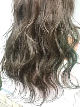 ロング やなせ まりのヘアスタイル