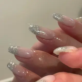 ネイル 𝑟𝑖𝑠𝑎 🕯‎🤍のネイルデザイン