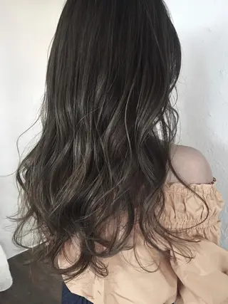 ロング カラー 伊藤 優希のヘアスタイル