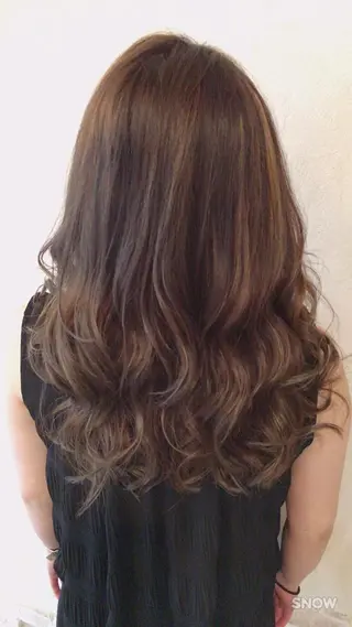 セミロング MAAT所属 AKANEのヘアスタイル