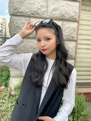 ロング カラー シールエクステ特化 ハイトーン、NANAのヘアスタイル