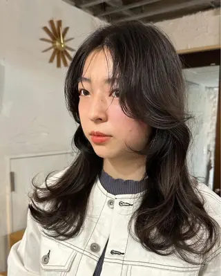 セミロング カラー フリーランス所属・韓国ヘア レイヤー くびれヘアMATSUのヘアスタイル