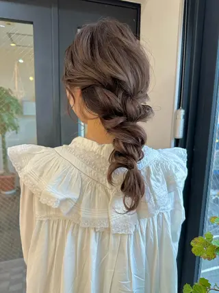 ヘアアレンジ KAORU オリーブカラーのヘアスタイル