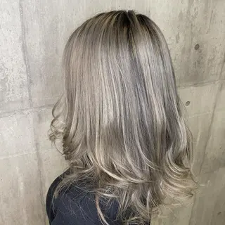 ミディアム カラー Rlino所属・ﾊｲﾗｲﾄ/ﾚｲﾔｰ ｶｯﾄ/大嶽謙のヘアスタイル