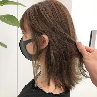 ミディアム レイヤーカット 透明感カラーのヘアスタイル
