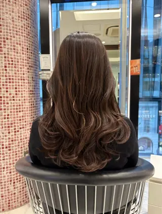 ミディアム パーマ 韓国っぽ透け感カラー マンツーマン🫧なおのヘアスタイル