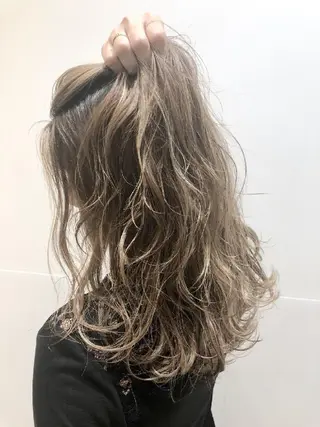 セミロング カラー 💎大人ハイライト 💎上杉一也💎のヘアスタイル