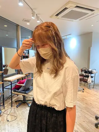 セミロング あやか/ベージュ /透け感カラーのヘアスタイル