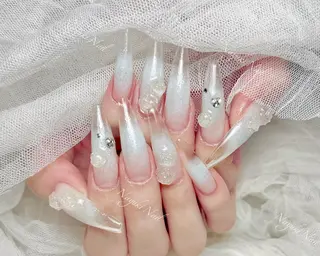 ネイル 🦋 Queenieのネイルデザイン