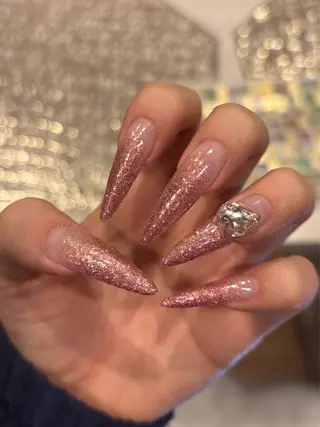 ネイル サロンエンジェル所属・藤井 英麗奈のネイルデザイン